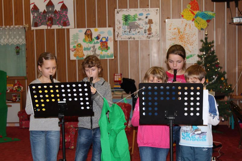 Výchovný koncert pro ZŠ a MŠ Bušín 19. 12. 2013